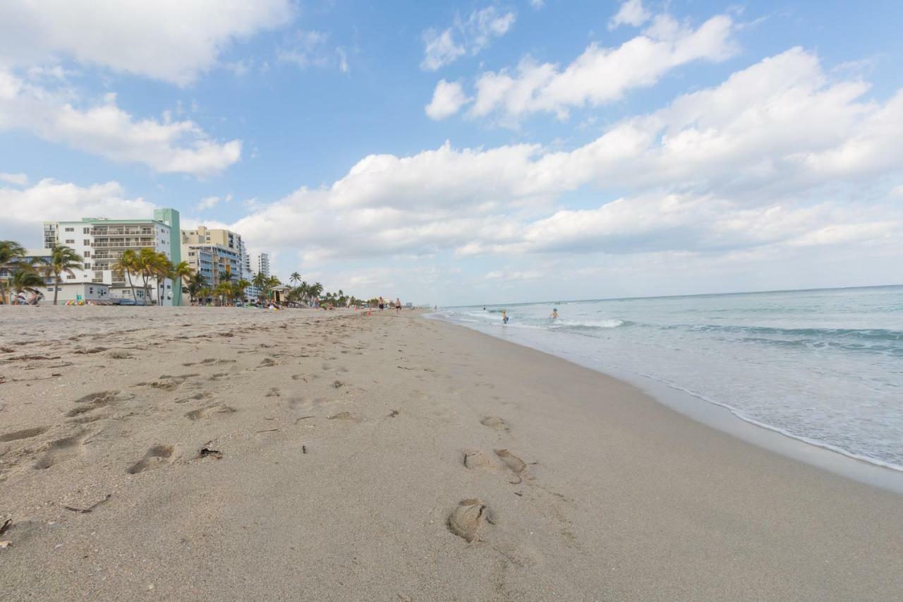 Appartamento 705 Partial Ocean View Hollywood Beach Dania Beach Esterno foto